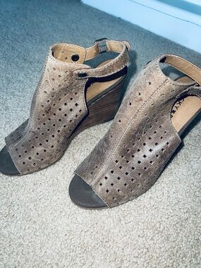 Lucky Brand Taupe Suede Perforated Wedge Sandals ankle buckle size 6